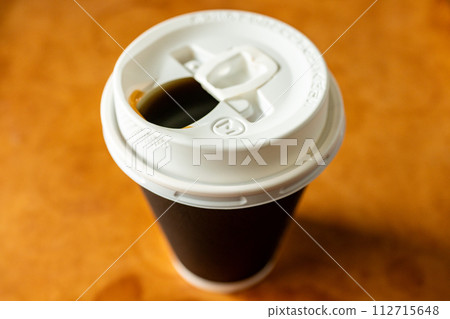 外帶杯中的咖啡 外帶杯中的咖啡 112715648