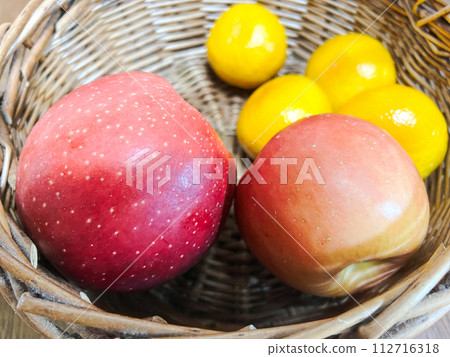 蘋果和橘子在籃子裡 蘋果和橘子在籃子裡 112716318