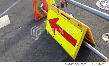 Construction site arrow signboard guidance Construction site arrow signboard guidance 112716743