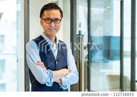 Middle man casual business 112716833