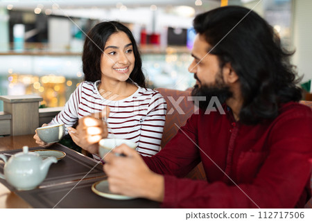 Pretty young indian woman have date with boyfriend 112717506