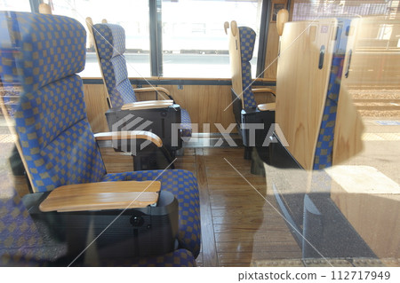 本地線,Kiha 125 系列柴油列車,Kiha 125-401 內裝 本地線,Kiha 125 系列柴油列車,Kiha 125-401 內裝 112717949