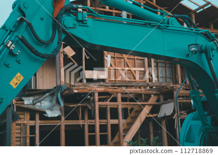 House demolition work 112718869