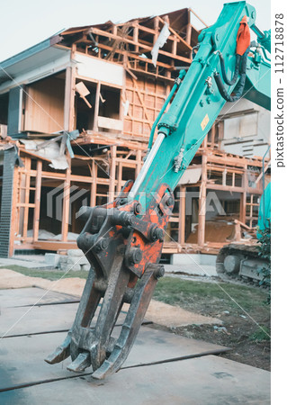 House demolition work House demolition work 112718878