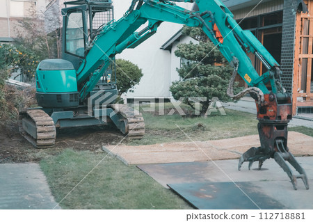 House demolition work House demolition work 112718881