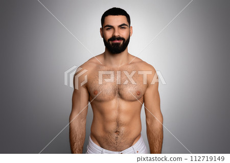 Studio shot of handsome athletic man posing after shower 112719149