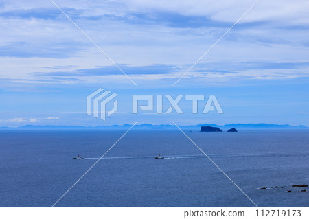 Ships navigating the Kakuriki Sea and the Goto Islands Ships navigating the Kakuriki Sea and the Goto Islands 112719173
