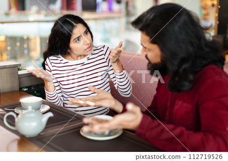 Unhappy young indian woman having conflict with boyfriend at cafe 112719526