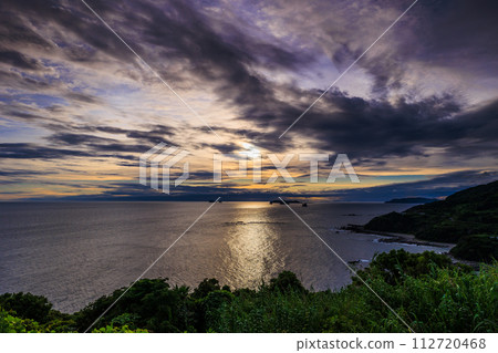 Sunset at Kadoirada seen from along the coast 112720468