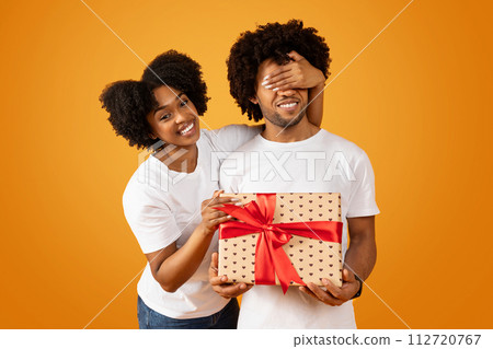 Loving african american lady make birthday surprise for her husband 112720767