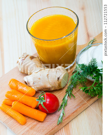 Freshly squeezed carrot-ginger juice Freshly squeezed carrot-ginger juice 112721553