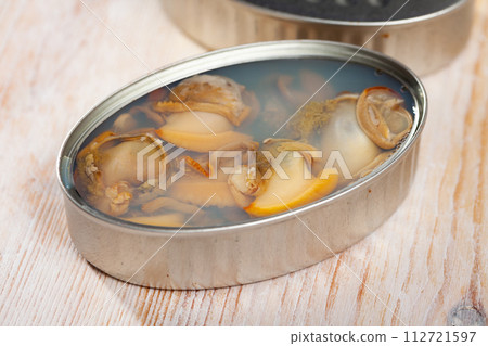 Tin can of preserved natural clams Tin can of preserved natural clams 112721597