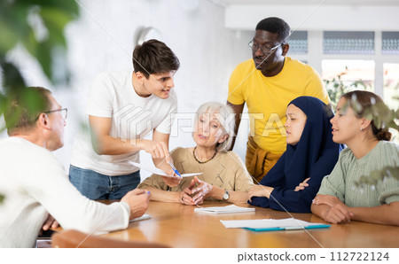 Group adult students different ages and multinational discussion during business course 112722124