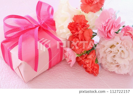 Bouquets and gifts 112722157