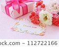 bouquet and thank you card 112722166