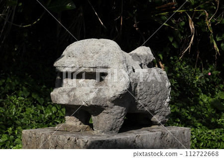 100 village stone lions 112722668