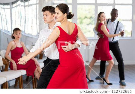 Young guy and young woman dance tango 112722695