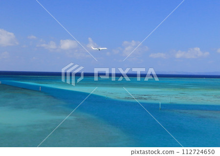 飛機準備降落那霸機場 112724650