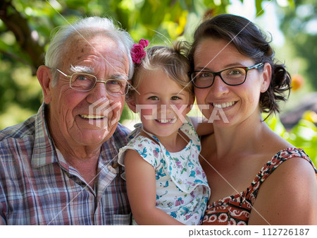 Grandpa and grandson 112726187