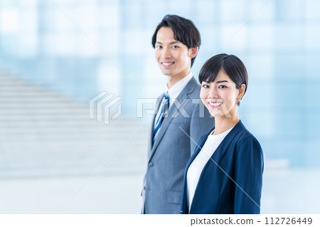 Business people (men and women) lined up in the aisle 112726449