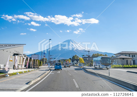 The townscape of Fujikawaguchiko Town, the majestic Mount Fuji, a town with spectacular views and sightseeing 112726641