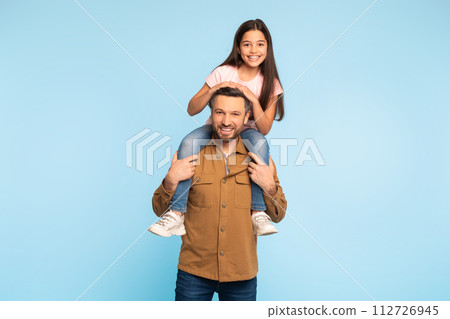 Father Carrying Daughter While She Sits On His Shoulders, Studio Father Carrying Daughter While She Sits On His Shoulders, Studio 112726945