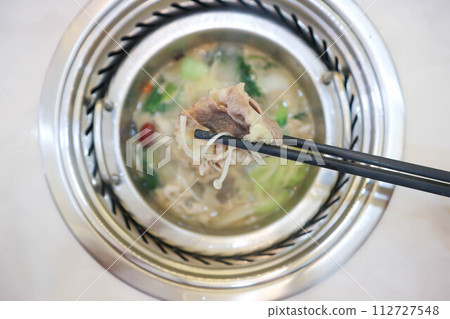 eating Sukiyaki ,suki or shabu pot 112727548