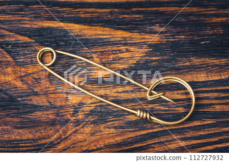 Gold English pin. Vintage English pin. 112727932