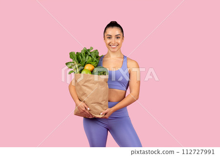 Healthy lifestyle with fit woman and veggies 112727991
