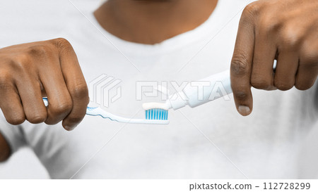 Organic toothpaste concept 112728299