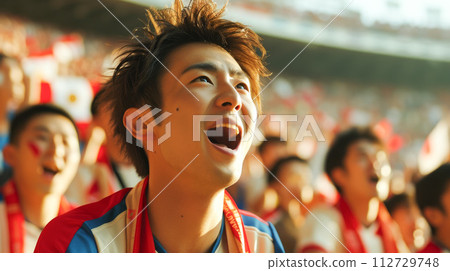 Young people who support sports 112729748