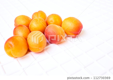 Fresh ripe apricot fruits, tast of warm summer Fresh ripe apricot fruits, tast of warm summer 112730369