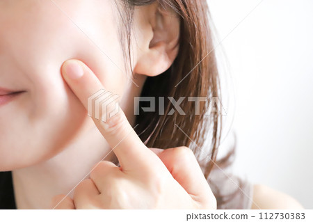 Female face skin care 112730383