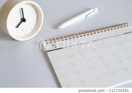 Calendar and clock schedule image Calendar and clock schedule image 112730385