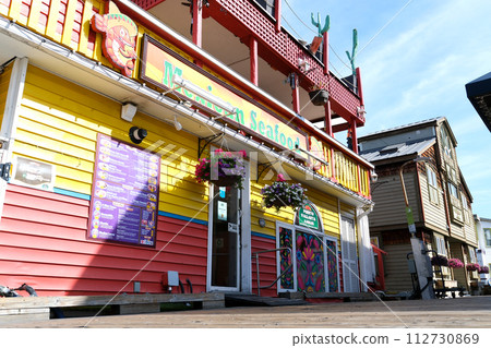 fisherman's wharf Victoria British Columbia, Fisherman's wharf House Boat Homes float on Vancouver Island BC Boats and Yachts at Fisherman's Wharf Marina in Inner Harbour. Canada Victoria 10.10.2023 112730869
