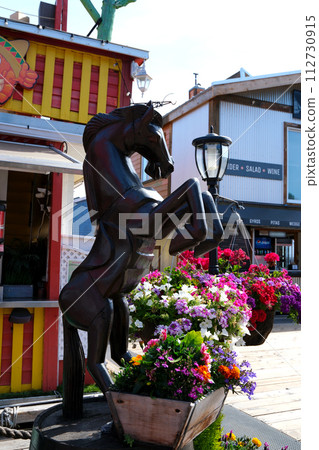 fisherman's wharf Victoria BC, Fisherman's wharf House Boat Homes float on Vancouver Island BC Boats and Yachts Marina in the Inner Harbour. Horse statue cast from metal Canada Victoria 10.10.2023 fisherman's wharf Victoria BC, Fisherman's wharf House Boat Homes float on Vancouver Island BC Boats and Yachts Marina in the Inner Harbour. Horse statue cast from metal Canada Victoria 10.10.2023 112730915