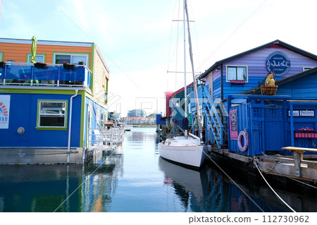 fisherman's wharf Victoria British Columbia, Fisherman's wharf House Boat Homes float on Vancouver Island BC Boats and Yachts at Fisherman's Wharf Marina in Inner Harbour. Victoria BC Canada 10.10 112730962