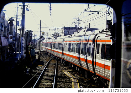 地上時代在共同車站等待通行，從5200型車內部看到的3100型NSE車，1980年10月26日 112731963