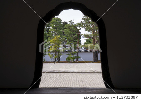 Kyoto Shokokuji Temple front garden seen from the flower head window Kyoto Shokokuji Temple front garden seen from the flower head window 112732887