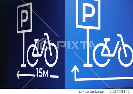 Road sign Bicycle parking after 15 meters 112733542