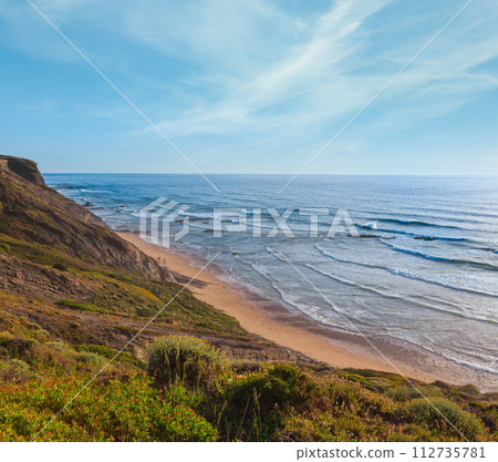 Evening ocean view (Algarve, Portugal). 112735781