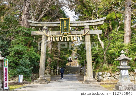 Shiogama Shrine in early spring Higashi-sando stone torii, Shiogama City, Miyagi Prefecture 112735945
