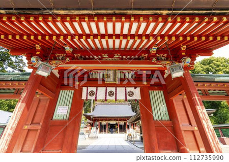 宮城縣鹽灶市早春的芝彥神社大門 宮城縣鹽灶市早春的芝彥神社大門 112735990