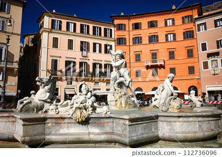 The Fountain of Neptune at daylight The Fountain of Neptune at daylight 112736096
