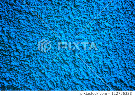 Blue plastered wall grunge background 112736328