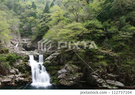 Valley landscape Valley landscape 112737104