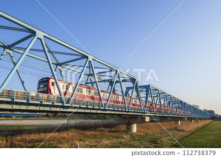 Keikyu Main Line passing through Rokugo Bridge [Tokyo, Ota Ward-Kanagawa Prefecture, Kawasaki City] 112738379