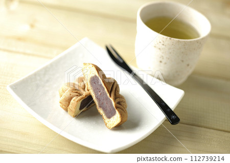 Momiji wharf and green tea Momiji wharf and green tea 112739214
