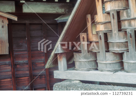 在京都市下京區紅燈區拍攝島原美麗的傳統街景 112739231
