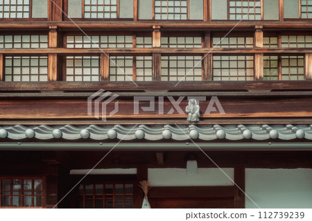 在京都市下京區紅燈區拍攝島原美麗的傳統街景 在京都市下京區紅燈區拍攝島原美麗的傳統街景 112739239